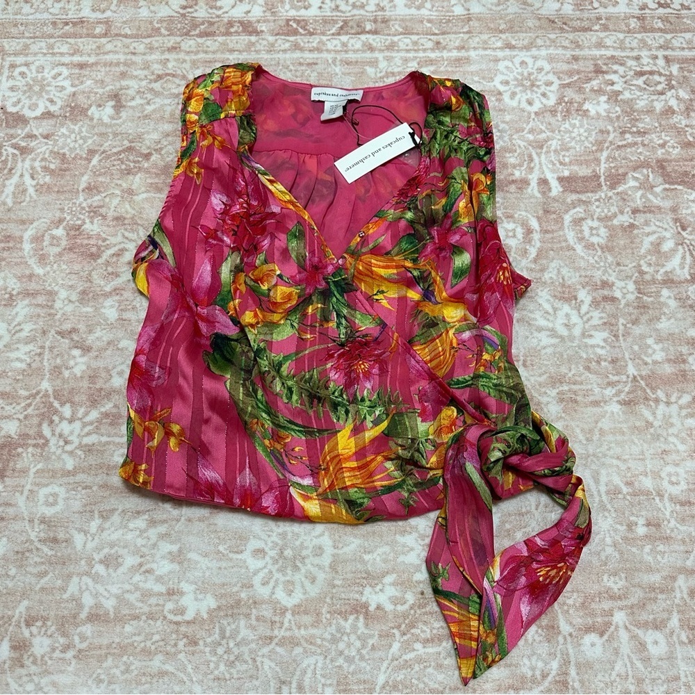 NWT Floral Wrap Cupcakes & Cashmere Tie Front Top 🌺 - Picture 2 of 11